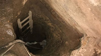 بعد 7 أيام من المحاولات.. وقف البحث عن جثامين 3 أشخاص تحت أنقاض 'حفرة الآثار' بالفيوم