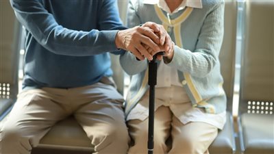 الشيخوخة لا تقتلنا.. دراسة جدلية تكشف الأسباب الحقيقية للوفاة