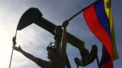 بلومبرغ: الولايات المتحدة تعترض ناقلة نفط ثالثة قبالة سواحل فنزويلا