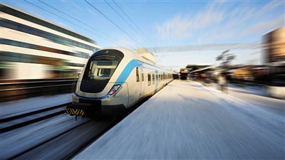 مصر تدشن قطارا فائق السرعة يربط البحر الأحمر بـ