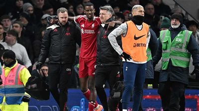 بينهم نجم الأهلي السعودي.. ليفربول يجهز 5 بدائل لإيزاك