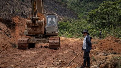 نجت من النفوذ الصيني.. معركة شرسة للسيطرة على 