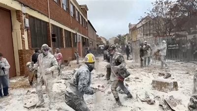 مهرجان فريد من نوعه في إسبانيا.. معارك حقيقية بالبيض والدقيق 