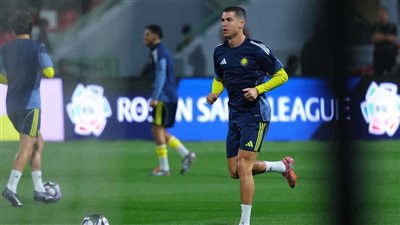 بظهره.. كريستيانو رونالدو يسجل هدفاً غريباً للنصر ضد الاتفاق