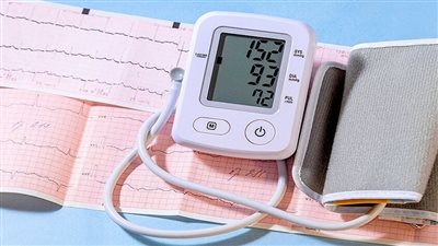 ضغط الدم المرتفع.. مخاطر صحية متعددة وأعراض يجب الانتباه لها