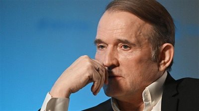 زعيم المعارضة الأوكرانية السابق يتهم زيلينسكي بتوجيه 