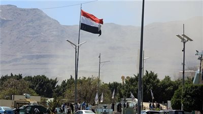 لتجنب التصعيد والعزلة.. الرئاسة اليمنية تدعو المجلس الانتقالي الجنوبي لإلقاء السلاح