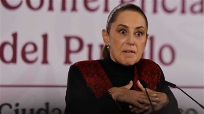 زلزال يفاجئ رئيسة المكسيك كلاوديا شينبوم خلال مؤتمر صحفي