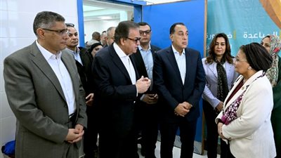 رئيس الوزراء يتفقد مركز طب الأسرة بالجيزة.. ويجري حوارًا مع المواطنين