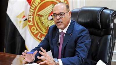 قرار عاجل من وزير العمل بشأن إجازات غير المسلمين في أعيادهم الدينية