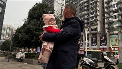 رفض واسع للإنجاب من قبل الأزواج الصينيين وسط تصاعد أزمة ديموغرافية حادة في البلاد