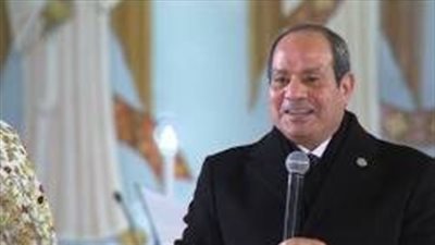الرئيس السيسي يحيي المصلين في كاتدرائية 