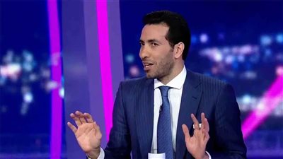 انظروا إلى السبعة نجوم.. رسالة نارية من أبو تريكة للاعبي منتخب مصر