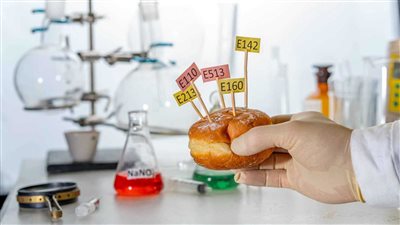 ما لا يخبرك به الملصق الغذائي.. مواد حافظة ترفع خطر السرطان