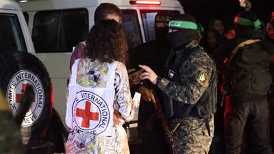 الصليب الأحمر يحذر: شتاء غزة يضاعف مأساة النازحين والمستشفيات تواجه ضغطاً غير مسبوق