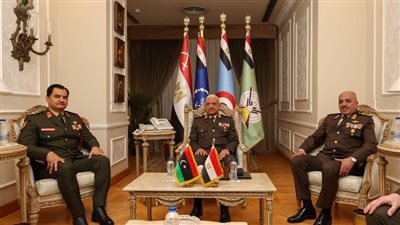 وزير الدفاع يستقبل نائب القائد العام للقوات المسلحة الليبية