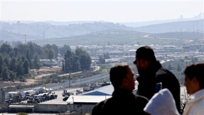 وصول 12 أسيرا محررا إلى مستشفى شهداء الأقصى في غزة عبر معبر كرم أبو سالم