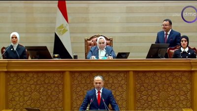 مشهد تاريخي تحت القبة.. 3 سيدات تقودن الجلسة الافتتاحية للبرلمان لأول مرة