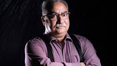 مصدر إعلامي يعلق على تداول شائعة حول وفاة إبراهيم عيسى