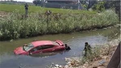 العناية الإلهية تنقذ 4 طلاب من الغرق بعد سقوط سيارتهم في ترعة المريوطية بأبو النمرس