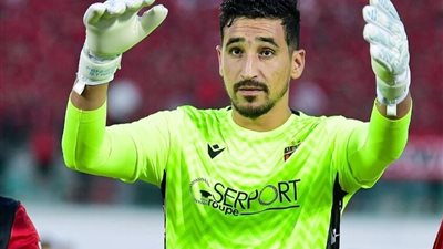 حارس مرمى الجزائر يعلن اعتزاله دوليا بعد وداع أمم إفريقيا