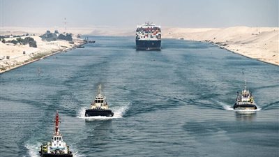 الرئاسة تكشف عن أنباء سارة حول قناة السويس