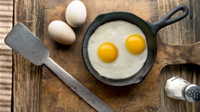 كم بيضة يمكن تناولها يوميا دون الإضرار بالصحة؟