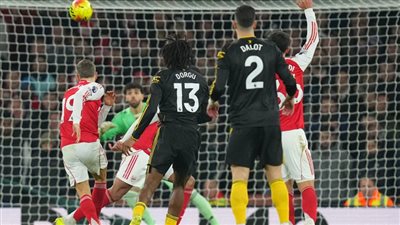 مانشستر يونايتد يسقط أرسنال بثلاثية في معقله ويشعل المنافسة على قمة الدوري الإنجليزي