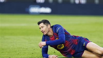 ليفاندوفسكي يطارد إنجاز ميسي التاريخي في دوري أبطال أوروبا