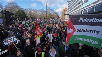 مسيرة حاشدة في بريطانيا تطالب بوقف تسليح إسرائيل وتتهم ستارمر بالتواطؤ في الإبادة بغزة