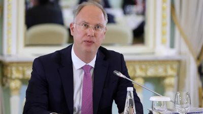 دميترييف يجدد دعوته لاستقالة رئيس الوزراء البريطاني