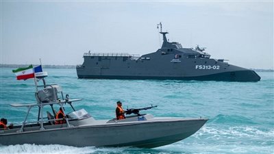 زوارق حربية إيرانية تحاول إيقاف ناقلة نفط ترفع العلم الأمريكي