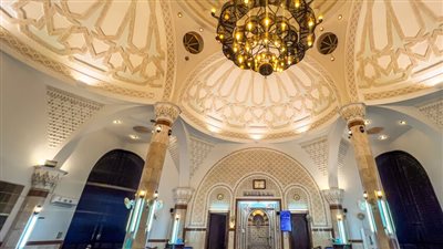 صورة من داخل مسجد في الدمام.