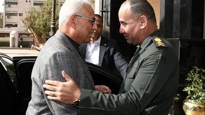 القوات المسلحة تجرى مراسم تسليم وتسلم القيادة فى تقليد عسكرى أصيل