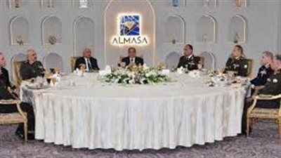 الرئيس السيسى يتناول الإفطار مع قادة القوات المسلحة ويؤكد: قوة هذا الوطن في تلاحم مؤسساته