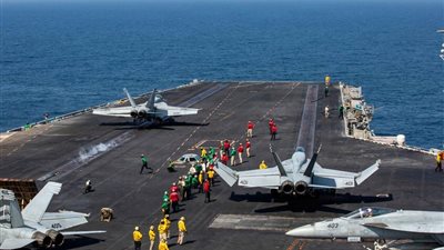 واشنطن تنفي إصابة حاملة الطائرات 