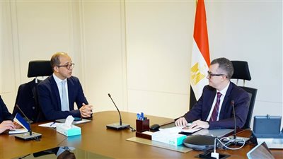 وزير التخطيط يبحث مع مدير ”الإيفاد” توسيع برامج الشراكة وتعزيز الأمن الغذائي