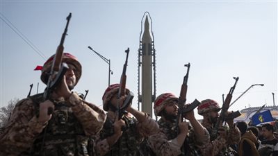 الحرس الثوري الإيراني: استهداف مدمرة أمريكية بصواريخ 