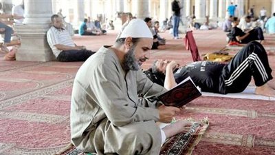 مركز الأزهر للفتوى يحدد شروط الاعتكاف ومبطلاته| تفاصيل