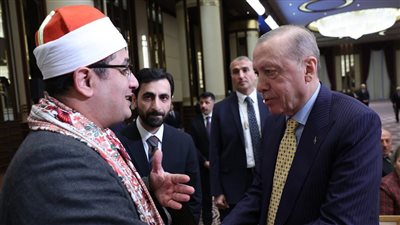 أردوغان يكرم الشيخ محمود الشحات محمد أنور فى احتفالية تركيا لتلاوة القرآن الكريم 
