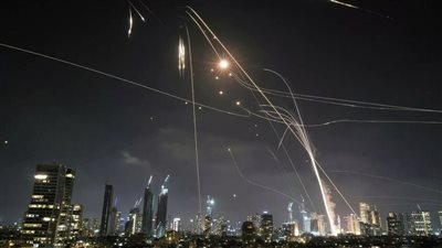 إعلام إسرائيلي: سقوط صاروخ عنقودي قرب منزل وزير في 