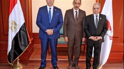 لتعزيز التعاون ودعم مسيرة التنمية..  نقيب المحامين في زيارة رسمية لمحافظة سوهاج 