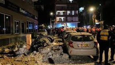 إسرائيل تتعرض لهجوم عنقودي إيراني وأنباء عن سقوط رؤوس متفجرة في عدة مناطق