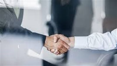 مصافحة - تعبيرية    