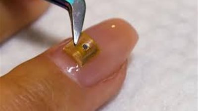 ثورة الأظافر الذكية.. طلاء شفاف يحول 