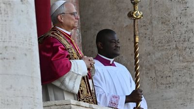 بابا الفاتيكان يرفض المزاعم بأن 