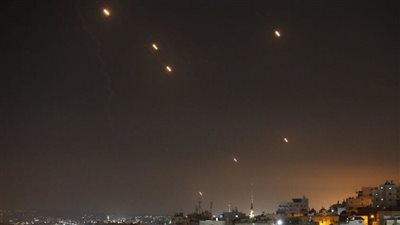 الحوثيون يعلنون قصف أهداف حيوية في يافا بصواريخ باليستية بالتنسيق مع إيران وحزب الله