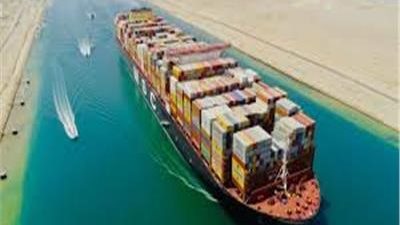 إعادة فتح ميناء السويس واستئناف الحركة الملاحية