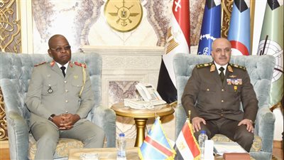 الفريق أحمد خليفة رئيس أركان حرب القوات المسلحة يلتقى رئيس هيئة الأركان العامة للقوات المسلحة بجمهورية الكونغو الديمقراطية