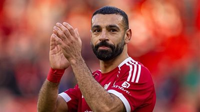 الأسطورة ستيفن جيرارد يقترح بديل محمد صلاح في ليفربول